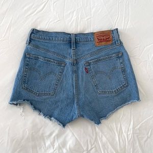 Levi’s high waisted shorts W27